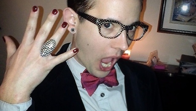 男士们都爱上涂指甲油了？