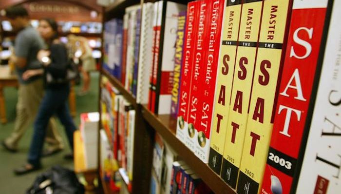 越来越多的美国大学在录取新生时不再看标准化考试成绩