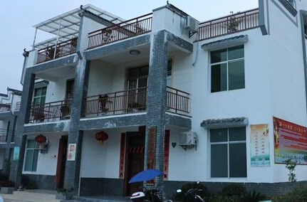 华屋,土坯房,网络媒体,房住,走转改,致富,楼房,青年网,新时期,二层半