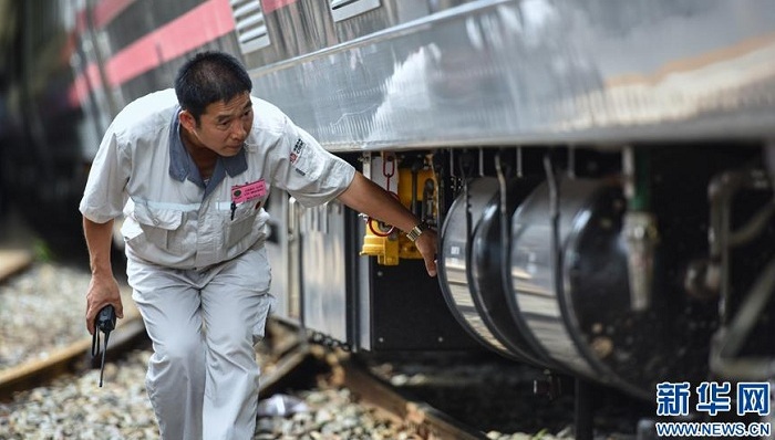 中国列车在曼谷火车站投入试运营