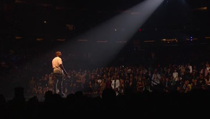 侃爷为颇具争议的霉霉视频辩护：“这是名气啊姐！”