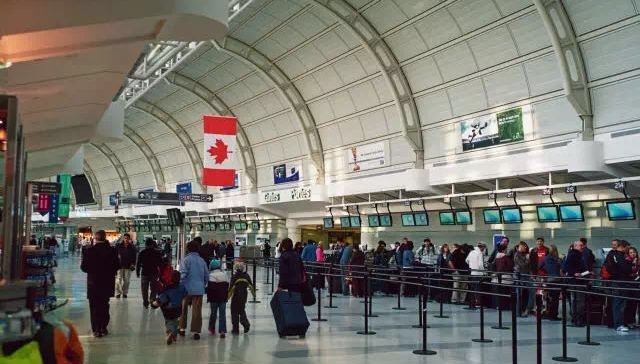 想要从加拿大顺利入境  你得带上“对”的物品