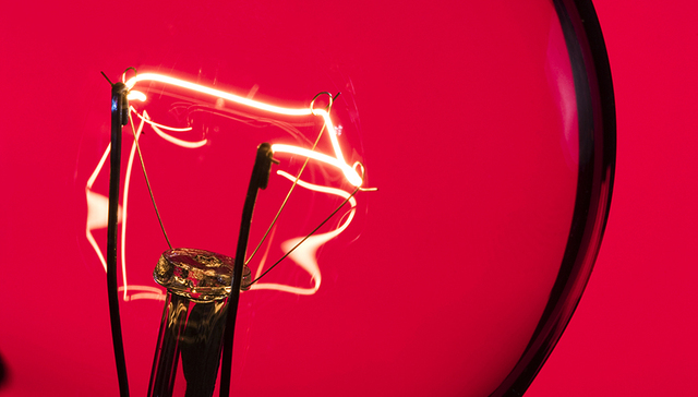 东方电气十年首亏