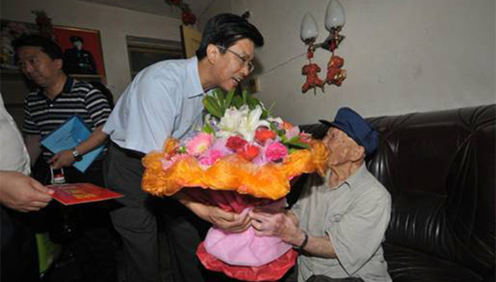 盗刷,银行卡,贪腐,世界最长寿老人,,老红军,部长级,待遇,北大,农村学生