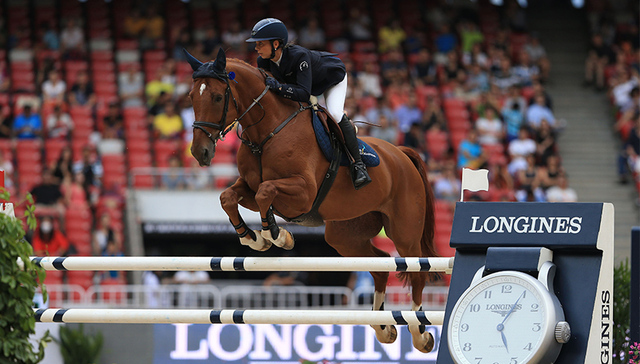 北京国际马术大师赛落幕 彭于晏助阵瑞典女骑手夺得冠军