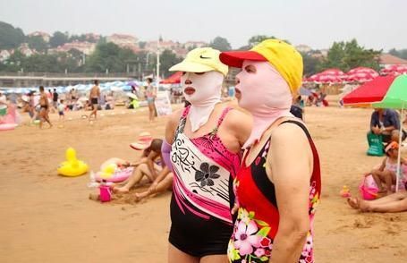 “脸基尼”，中国大妈的沙滩时尚