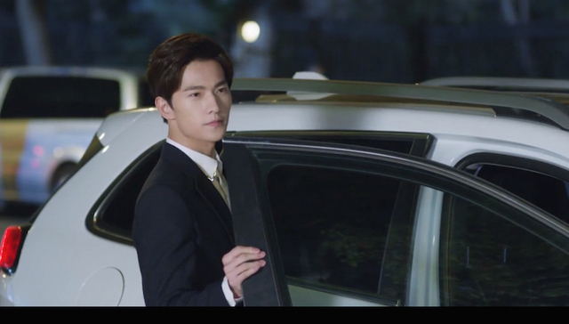 《微微一笑很倾城》里总和你们男神一起出现的是辆什么车？