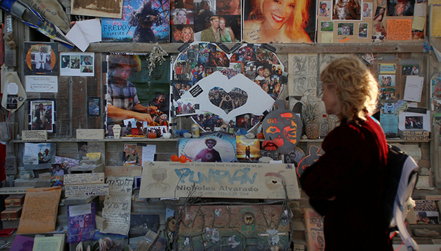 尘归尘：“火人节”中的哀思