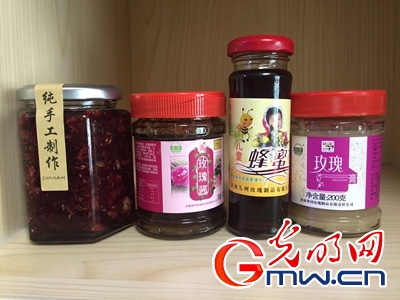 【网络媒体走转改】夹金山下玫瑰开 花香洒满致富路