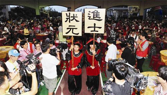 洪旭,爱博,饼,士兵,赏月,赛事,品茗,金城镇,瓷碗