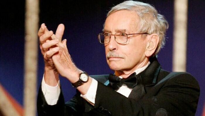 纪念爱德华·阿尔比：一生辉煌文学之路的起起伏伏