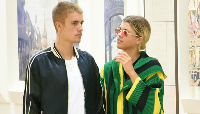 仅过了一个月！丁日与索菲亚·里奇分手