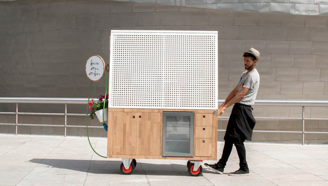 古根海姆门前的这辆热狗小车 可是博物馆的官方餐饮合作伙伴