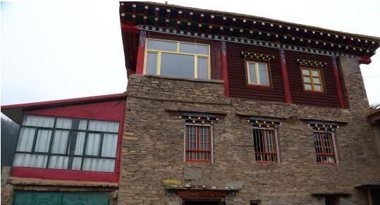 碉楼群,班玛县,走转改,藏族牧民,酥油糌粑,灯塔乡,旅游文化,装修,奶茶,摄图