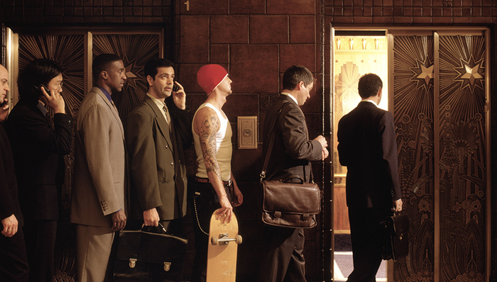 能够水平运行的立体电梯