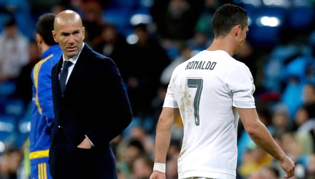 C罗不满被齐达内换下 皇马主帅和7号的“蜜月期”可能又过完了