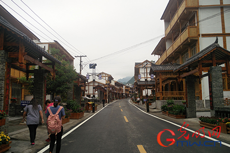 【网络媒体走转改】弘扬长征精神 探寻革命老区脱贫致富“秘籍”