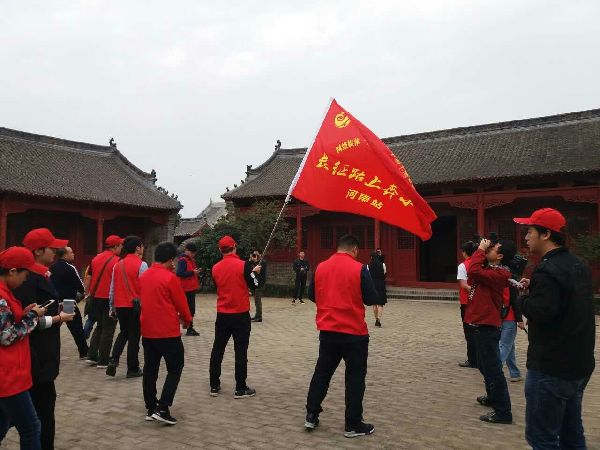 【网络媒体走转改】河南南召：36米长画卷忆长征 烈士后人思红军