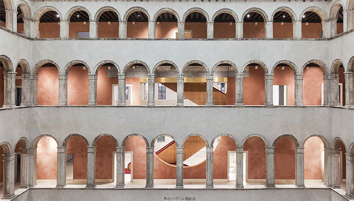 500 年历史的威尼斯建筑被改造成了免税店，在这里血拼别有一番风味