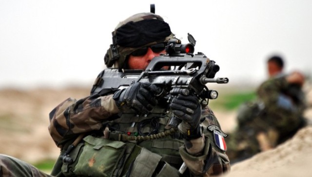 法军用德制HK416突击步枪替换国产法玛斯