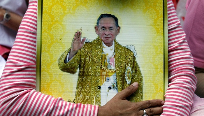 泰国国王,普密蓬·阿杜德,,政变,,稳定器,,继承人