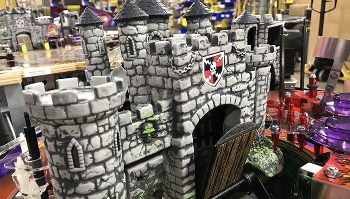 我们常在电影看到的弹珠台游戏机是这样做出来的