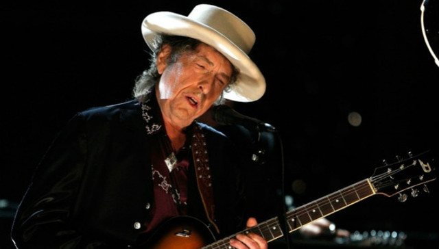 24小时没回应 鲍勃·迪伦真会拒领诺贝尔文学奖吗？