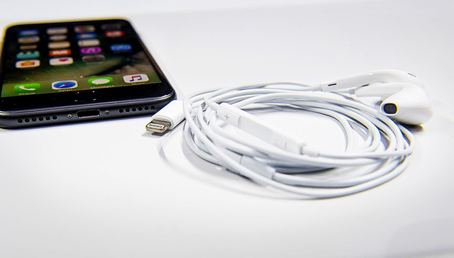 苹果指控亚马逊：卖的所谓原装苹果配件90%都是假货