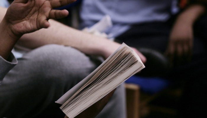 英国左翼读书俱乐部众筹办激进读书小组 获乔姆斯基支持