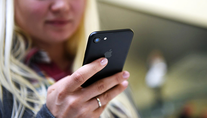 苹果也不安全？一澳洲用户的iPhone 7在车里烧着了