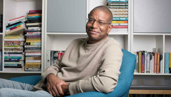 在获得今年布克奖之前，他的书被英国出版商拒绝了18次