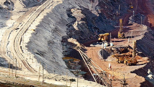 非洲西芒杜铁矿石