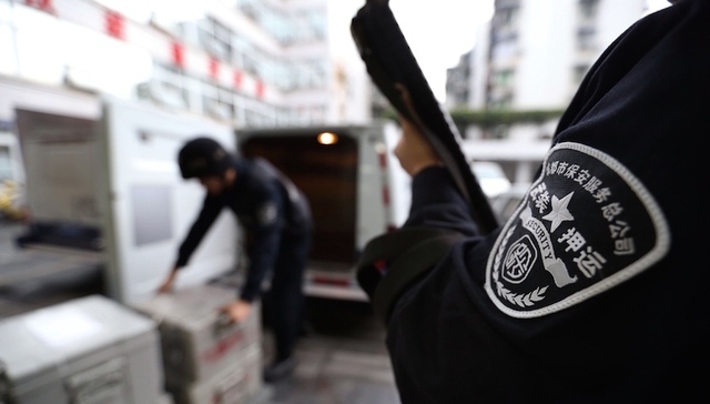 东莞,运钞车,击毙男子