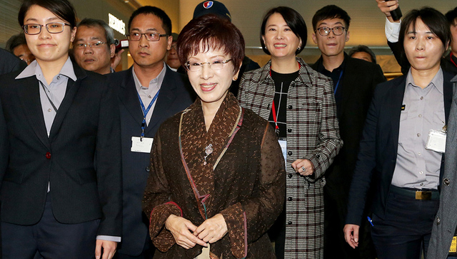 【图集】洪秀柱抵达南京中山陵拜谒 向孙中山先生致敬