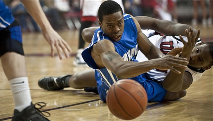 【虎嗅】国产球星卡时隔16年重出江湖 这会是一门好生意吗？