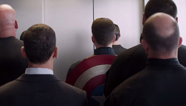 电梯关门按钮不起作用？因为它们本来就是假的