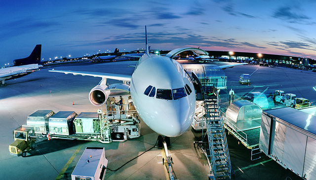 申通推包机服务争夺跨境物流