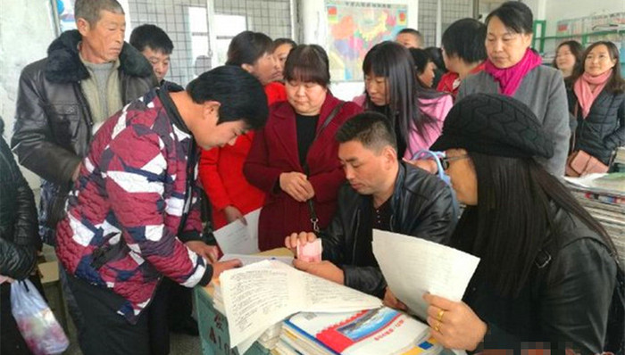 绥德,高三,家长会,宠物狗,柴犬,扶贫,腐败,香港,走私手机,艾滋病,飞车党