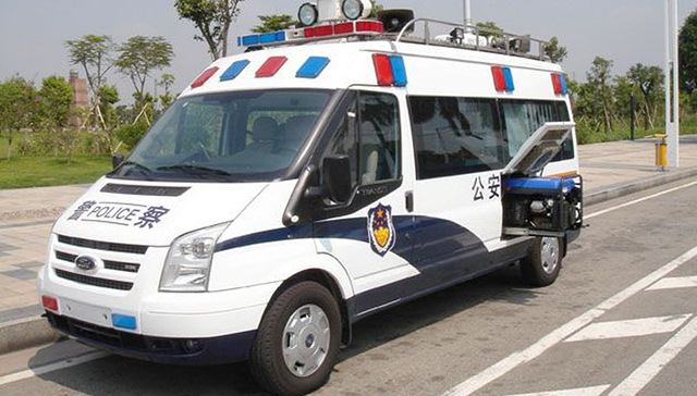 深圳,警车违章,警方,停职调查,上访,昆明火车站,山西,公立医院,取消药品加成,太原市长,供暖,湖北