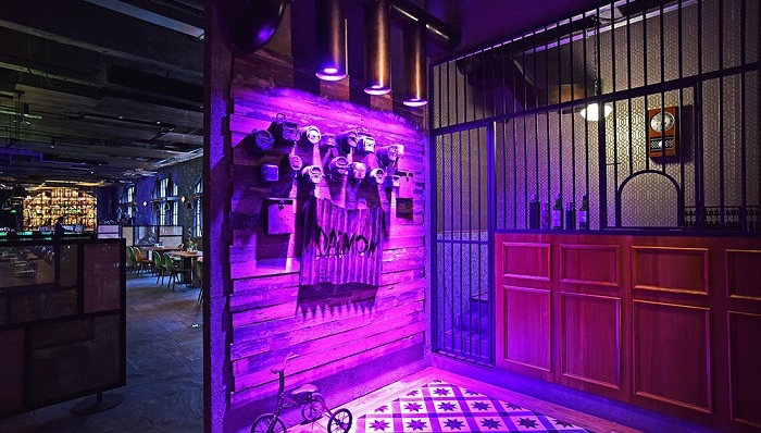 华人厨师界拿米其林星最多的“厨魔”，在外滩五号开了间癫狂的港式小馆