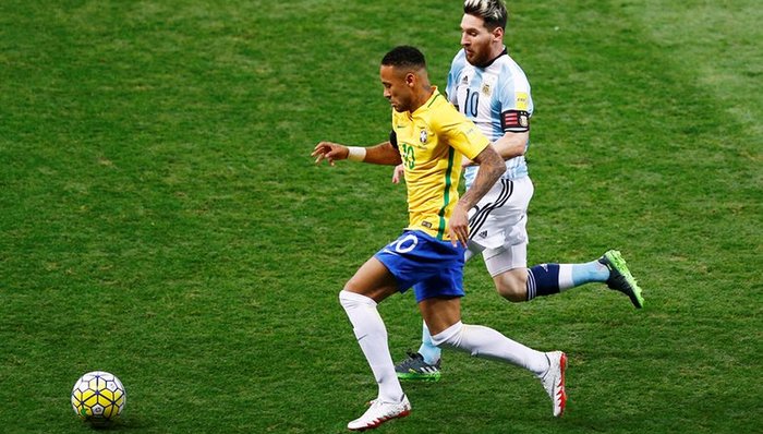 世预赛上演巴西阿根廷焦点战：内马尔传射建功闪耀全场率队五连胜 梅西依然孤立无援