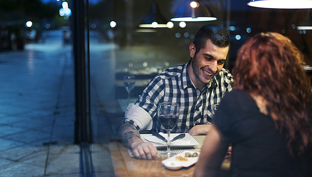 兼具咖啡馆、酒馆和社交空间等多重功能 亚朵轻居能赢得年轻一代吗？