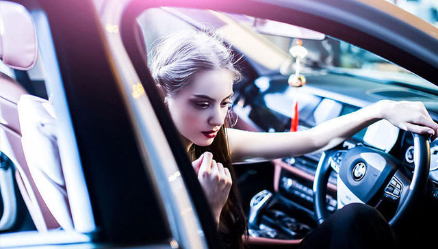 车放车库一个月不开会怎样？