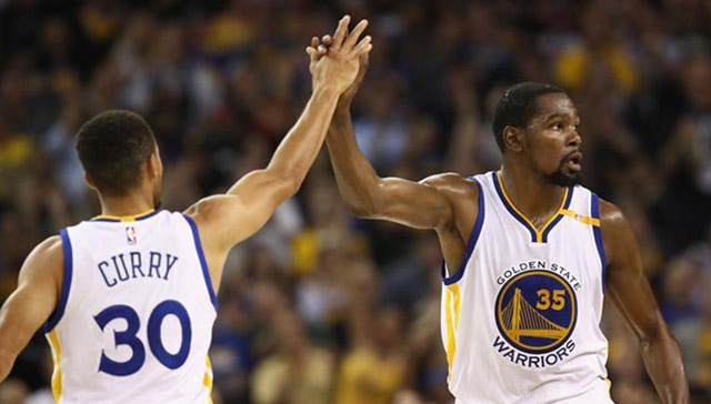 【NBA官网】赛季初的挫折过后 金州勇士在牺牲中逐渐磨合