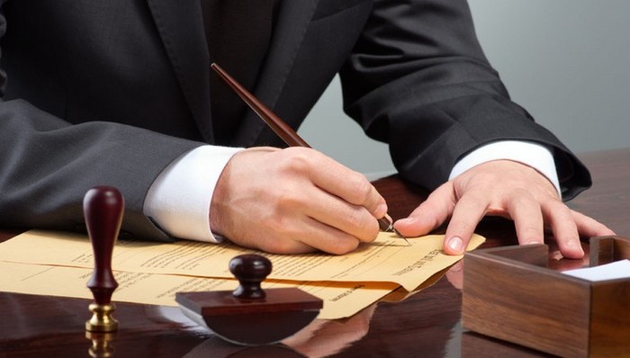 股份停牌,股份过户,券商人士,受让方,溢价率,股份总数,贷款金额,转让,汇泽,涨停