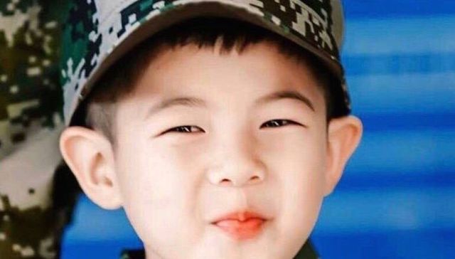 周末综艺面面观|“沙仲基”安吉化身诸葛亮 杨幂罕见泳装露美背