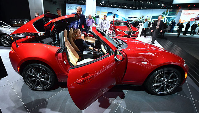 美国汽车巨头正对改变游戏规则的特朗普动起“脑筋”