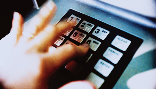 央行新规将个人银行帐户分三类 ATM转账24小时延时到账