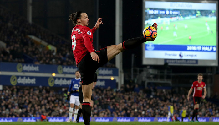 【每日体坛视频】21场12球人中“伊布” 克莱·汤普森60分创生涯最高