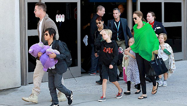 朱莉签署新文件“划清界限”：皮特想看孩子得先接受毒品和酒精测试